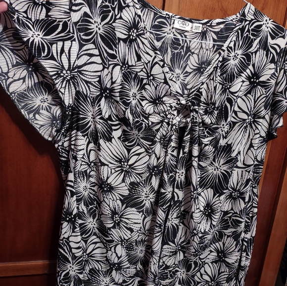 Women's black and white floral blouse - Picture 3 of 4